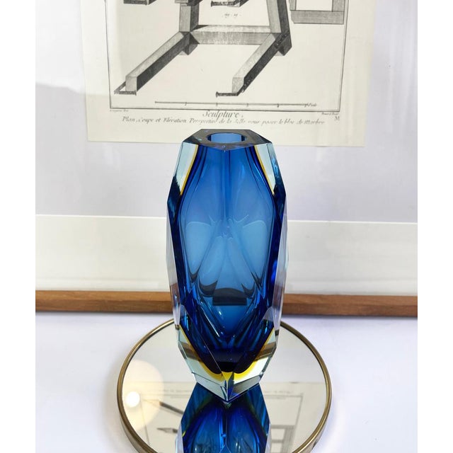 1970s Large Mid-Century Modern Blue, Yellow and Clear Faceted Honeycomb Sommerso Murano Glass Vase attributed to Alessandro Mandruzzato, 1970s For Sale - Image 5 of 17
