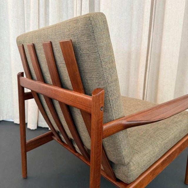 Scandinavian Modern Teak Lounge Chair by Ib Kofod-Larsen for Selig For Sale In New York - Image 6 of 10