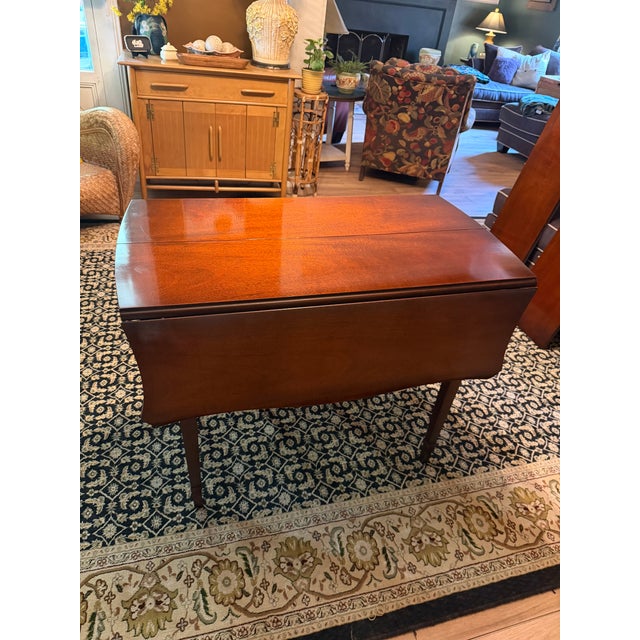 Drexel Vintage Drexel "Travis Court" Mahogany Drop-Leaf Dining Table No. 19635 – Includes 3 Leaves & Custom Protective Pads For Sale - Image 4 of 18