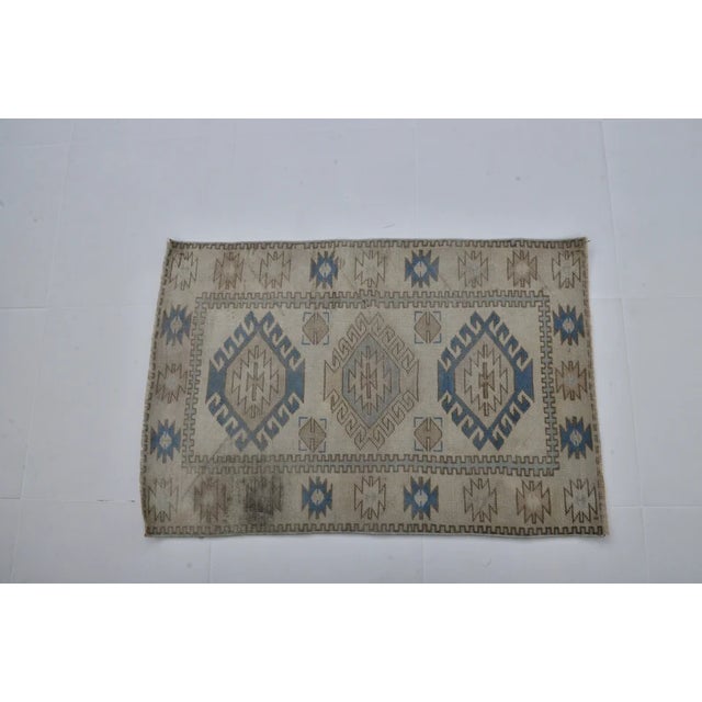 Turkish 1950s Small Hoe Decor Oushak Carpet For Sale - Image 3 of 11