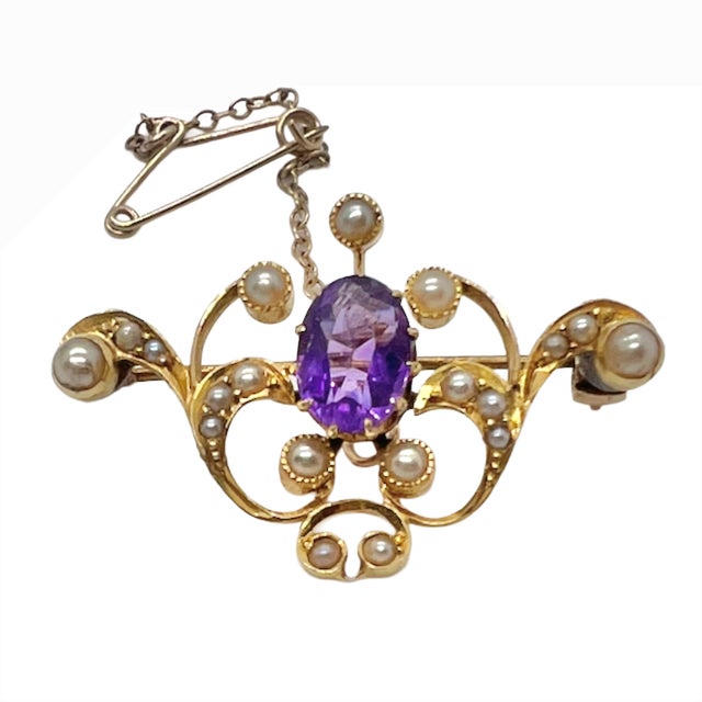 Antique 15ct Gold, Amethyst and Seed Pearl Scroll Brooch, England, Edwardian Period, 1900s For Sale - Image 15 of 15
