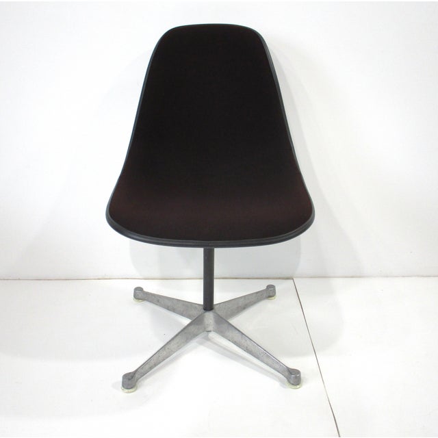 6 Eames Aluminum Group Swiveling Dining Chairs for Herman Miller For Sale In Cincinnati - Image 6 of 12