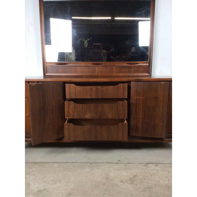 Brown Mid Century Modern Lowboy Dresser With Mounted Mirror by Thomasville For Sale - Image 8 of 18