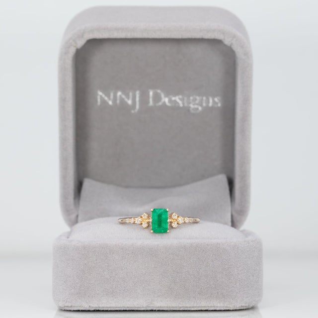 Modern Colombian Emerald Ring With Earth-Mined Diamond Accents: Solid 14k Gold, 5x4mm, Size 6.75 For Sale - Image 3 of 9
