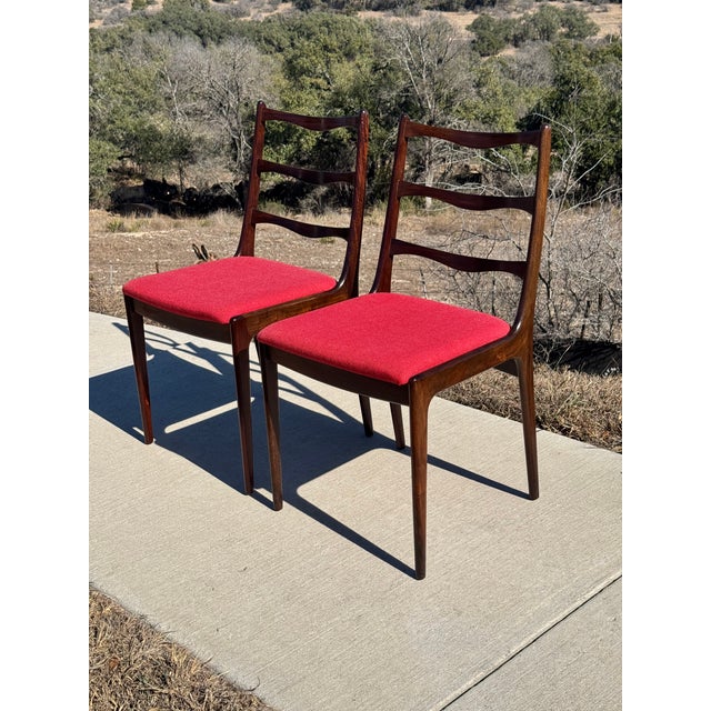 Johannes Andersen Mid Century Modern Danish Rosewood Set of 6 Dining Chairs Attributed to Johannes Andersen For Sale - Image 4 of 7