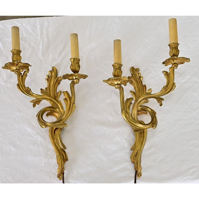 An exceptional pair of Louis XV period wall sconces (1700s), made of gilt bronze sculpted into the most elegant acanthus...