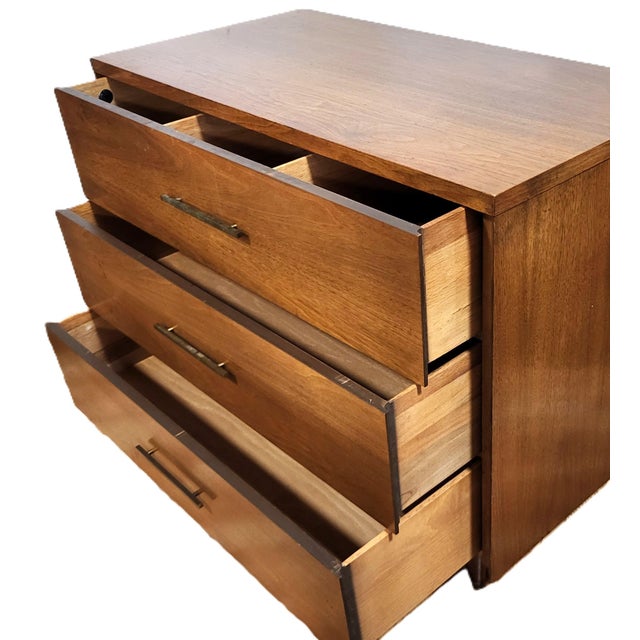 Vintage American Mid-Century Modern Dresser Bachelor Chest by John Stuart For Sale - Image 13 of 17