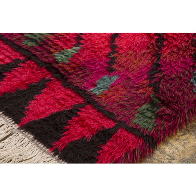 Hand-knotted in wool and originating circa 1950-1959, this 4x6 vintage Swedish Rya rug joins Rug & Kilim’s Scandinavian...