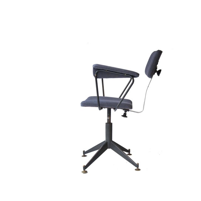 Armchair with metal structure lacquered in black. Seat and arms upholstered in cotton fabric and feet finished in brass pads.