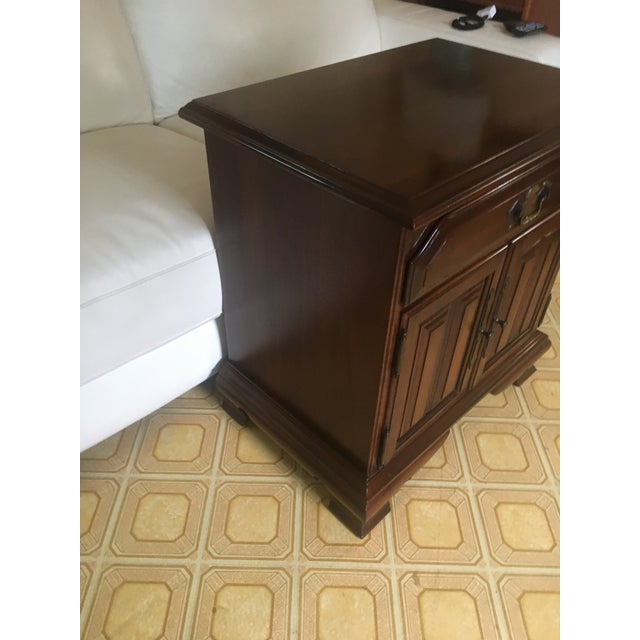 Traditional 1960s Vintage Willett Furniture Traditional Style Solid Cherry Nightstand For Sale - Image 3 of 12