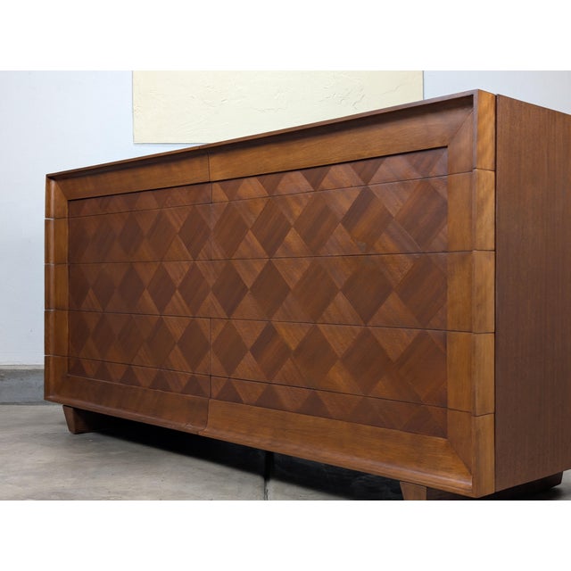 Mid Century Modern Walnut & Mahogany 10-Drawer Dresser, c.1960s For Sale - Image 4 of 18