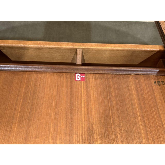 Oval Teak Table with a Butterfly Extension from G-Plan, 1970s For Sale - Image 17 of 18