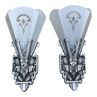 1930s One Pair (Of 2) Art Deco Flat Glass Panel Wall Silver and Black Sconces by Lincoln #2581 For Sale