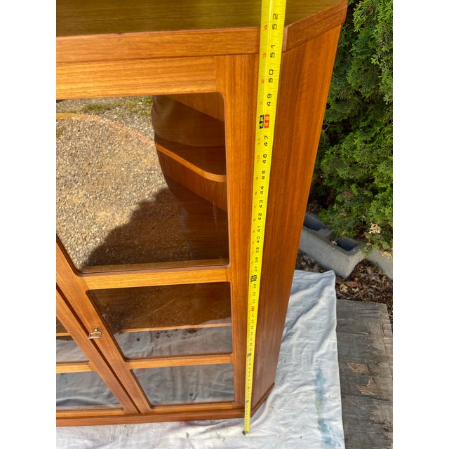 1960s Arne Wahl Iversen for Vinde Mobelfabrik Danish Modern Teak Corner Display Cabinet Bar For Sale - Image 10 of 10