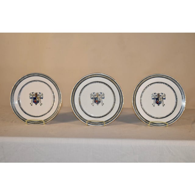 19th Century Set of Three Armorial Plates For Sale - Image 4 of 11