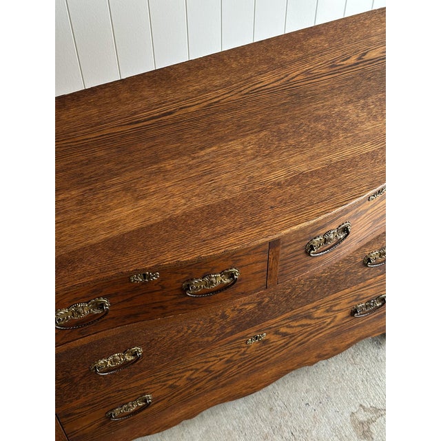 Antique Quarter-Sawn Oak Chest of Drawers With Serpentine Front For Sale - Image 10 of 18