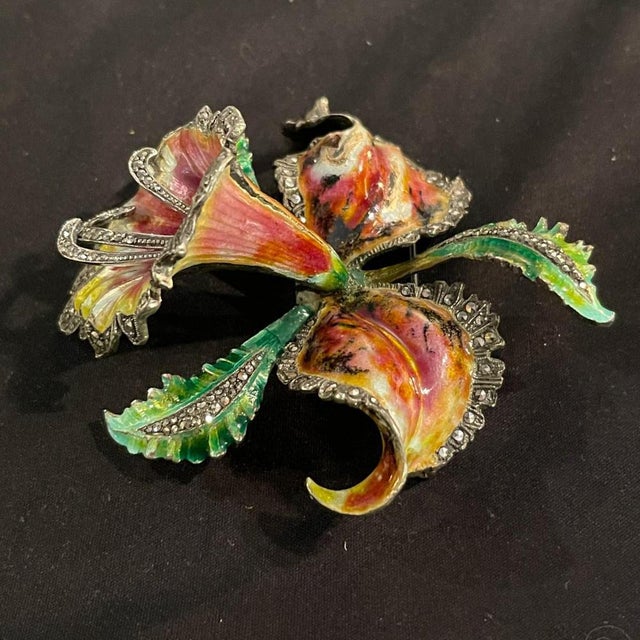 Mid-Century Silver Enamelled Orchid or Iris Flower Brooch For Sale - Image 6 of 15