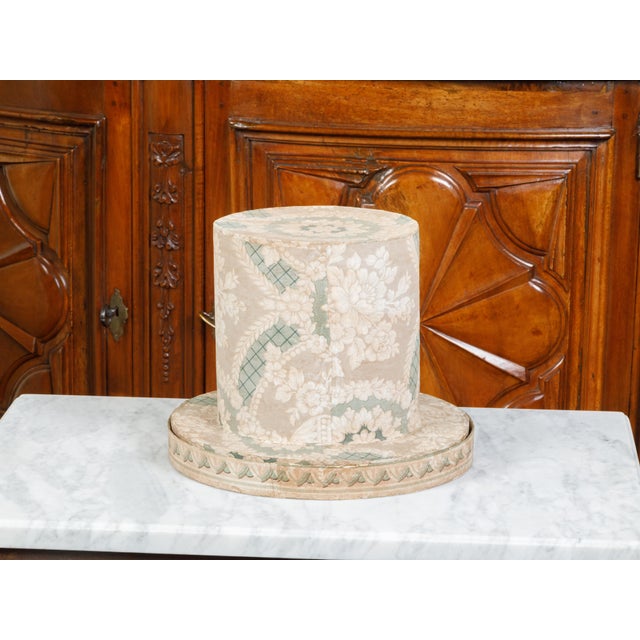 English 19th Century Victorian Period Paper Hat Box with Floral Décor For Sale - Image 11 of 12