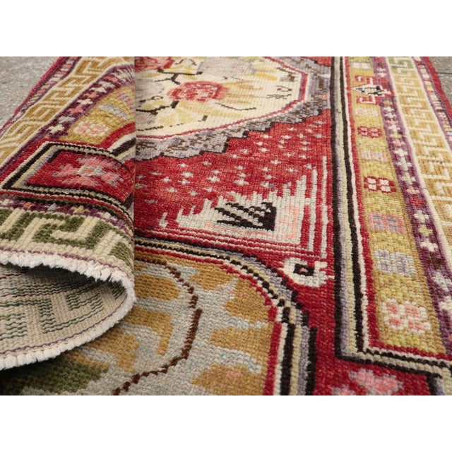 Galerie Shabab Collection Mid-20th Century Turkish Ghiordes Throw Rug For Sale In New York - Image 6 of 6