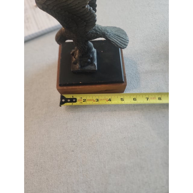 Metal American Eagle bookends on a 5in wooden base. In good condition. Minor wear and tear.