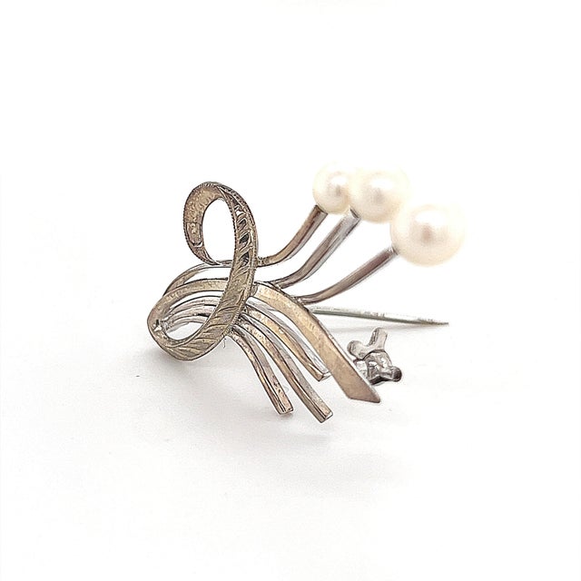 1990s Mikimoto Estate Akoya Pearl Brooch Sterling Silver For Sale In New York - Image 6 of 12
