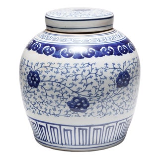 Chinese Blue & White Trailing Vines Jar For Sale