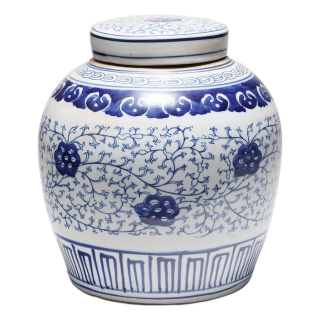Chinese Blue & White Trailing Vines Jar For Sale