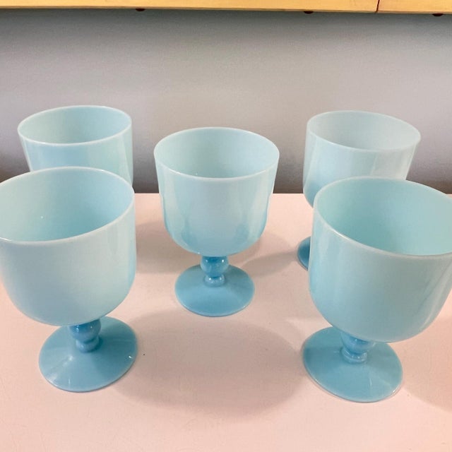 American 1930s Pretty set of 5 Morgantown Americana turquois blue opaline goblets // demi crystal // water / wine glasses // blue glasses For Sale - Image 3 of 7