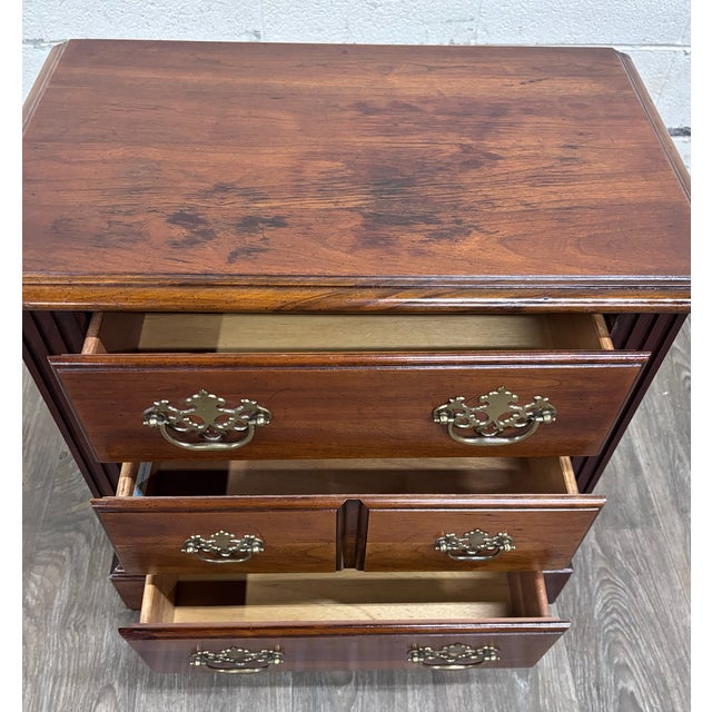 Broyhill Vintage Broyhill Premier Four Drawer Bachelor’s Chest Nightstand For Sale - Image 4 of 10