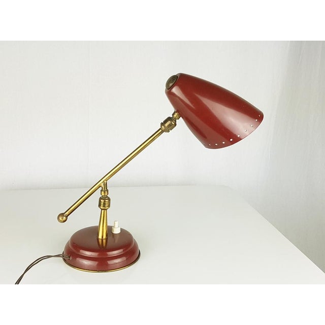Small Mid-Century Adjustable Burgundy Metal & Brass Table Lamp from Oscar Torlasco, 1950s For Sale - Image 6 of 13