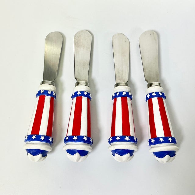 American 1970s Americana Boho Chic Arts & Crafts Stars & Stripes Spreader Knives - Set of 4 - 4th of July For Sale - Image 3 of 8