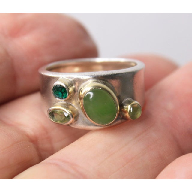Contemporary 1990s Sterling Cigar Band Ring With Green Gemstones, Size 7.25 For Sale - Image 3 of 9