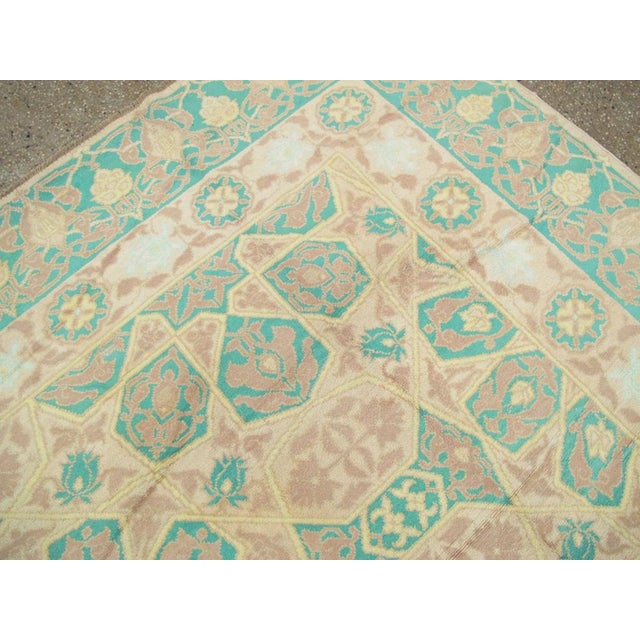 Galerie Shabab Collection Early 20th Century Indian Cotton Agra Room Size Carpet For Sale - Image 4 of 7