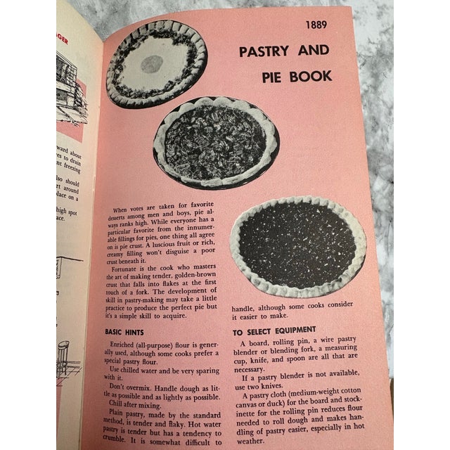 Vintage Set of Ten Midcentury Encyclopedia of Cooking Cookbooks For Sale In Sacramento - Image 6 of 12