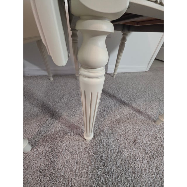 Vintage Ethan Allen American Traditional Drop-Leaf Side Tables – Pair For Sale - Image 10 of 11