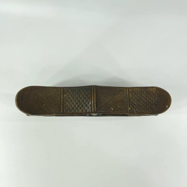 Wood Early 20th Century Songye Double Headrest with Lizards For Sale - Image 7 of 8
