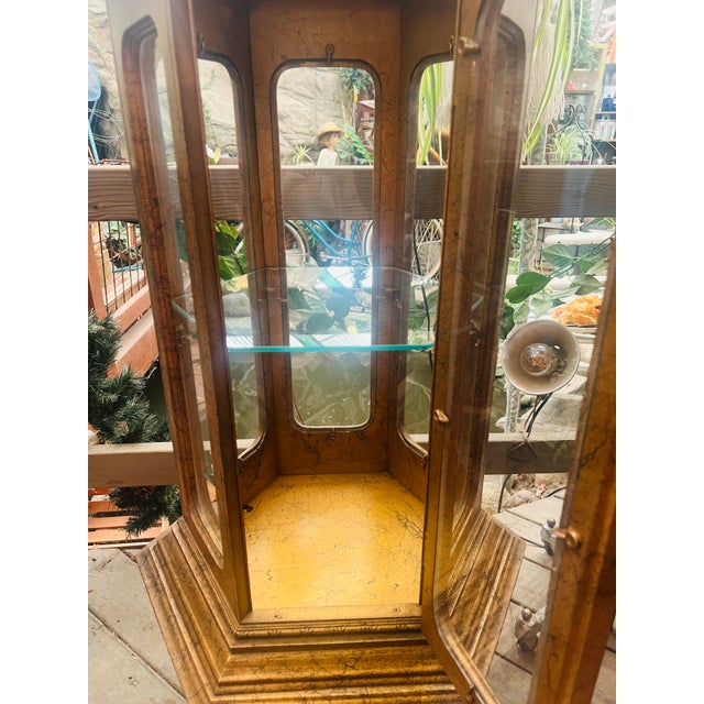 Mid-Century Hollywood Regency Gold Gilt Display Cabinet | Curio For Sale - Image 13 of 18
