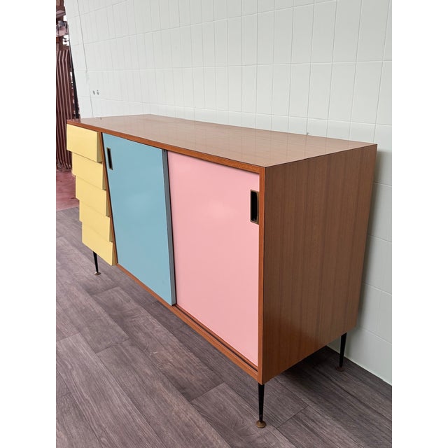 This piece of furniture, made in Italy in the 1960s, immediately strikes a balance between functionality and decorative...