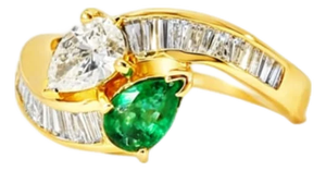 Late 20th Century Size 7.25 18K Yellow Gold Emerald and Diamond Ring
