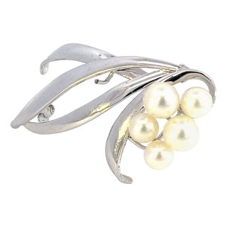 1990s Mikimoto Estate Akoya Pearl Brooch 6.40-5.30 mm Silver For Sale