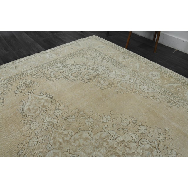 1990s 1970s Vintage Persian Handknotted Wool Beige Oversize Area Rug For Sale - Image 5 of 11
