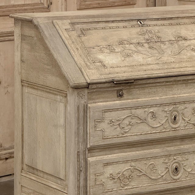 18th Century French Louis XVI Secretary Desk in Stripped Oak For Sale In Dallas - Image 6 of 18