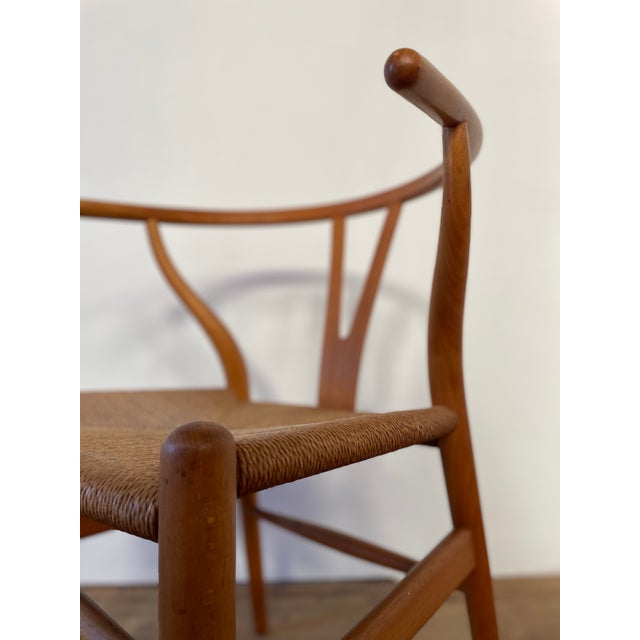 This exquisite hans j. Wegner wishbone chair (ch24), expertly produced by carl hansen & søn, stands as one of the most...