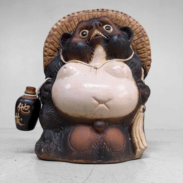Shōwa Decorative Shigaraki Earthenware Tanuki with Sake Flask, Japan, 1970s For Sale - Image 11 of 11