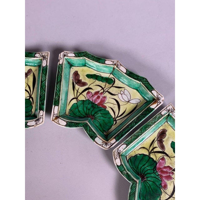 Asian Set of 7 Chinese Porcelain Dishes, 18th Century, Kangxi For Sale - Image 3 of 12