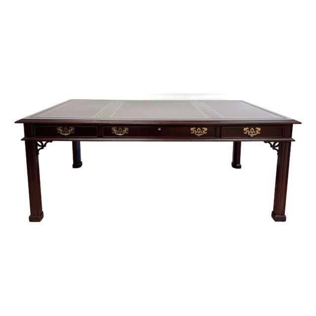 Vintage Chippendale Style Sligh-Lowry Leather Top Mahogany Executive Desk For Sale