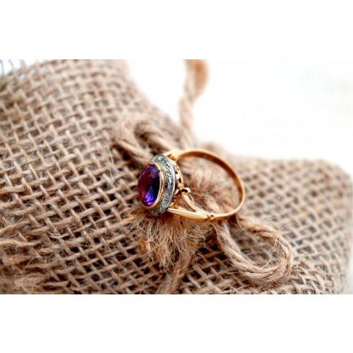 Gold ring with 8/8 brilliant cut diamonds (13) and cut synthetic ruby. Metal: Gold. Origin: Portuguese. Brand: Dragão....