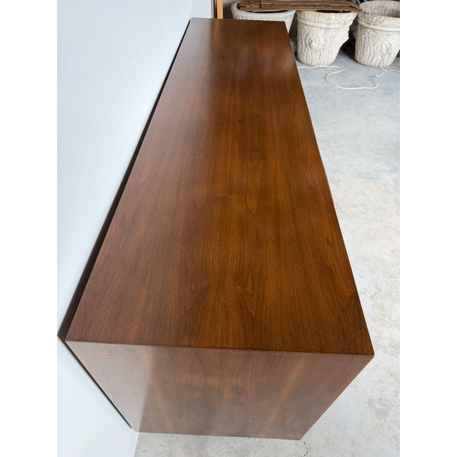 1960s Mid-Century Modern John Stuart Eight-Drawer LowBoy Dresser For Sale - Image 10 of 18