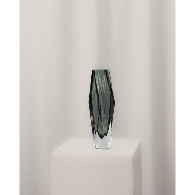 1960s Faceted Murano Glass Vase in Grey, 1950s For Sale - Image 5 of 5