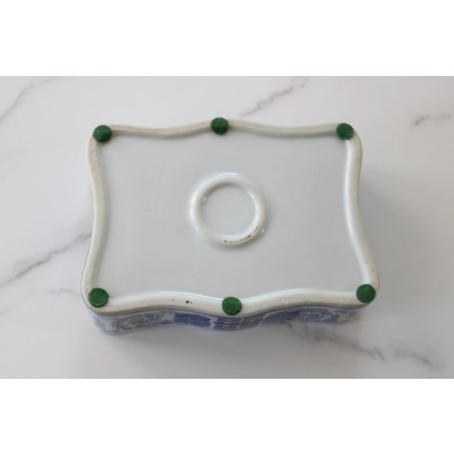 Chinoiserie Vintage Blue & White Lidded Box For Sale In Los Angeles - Image 6 of 7
